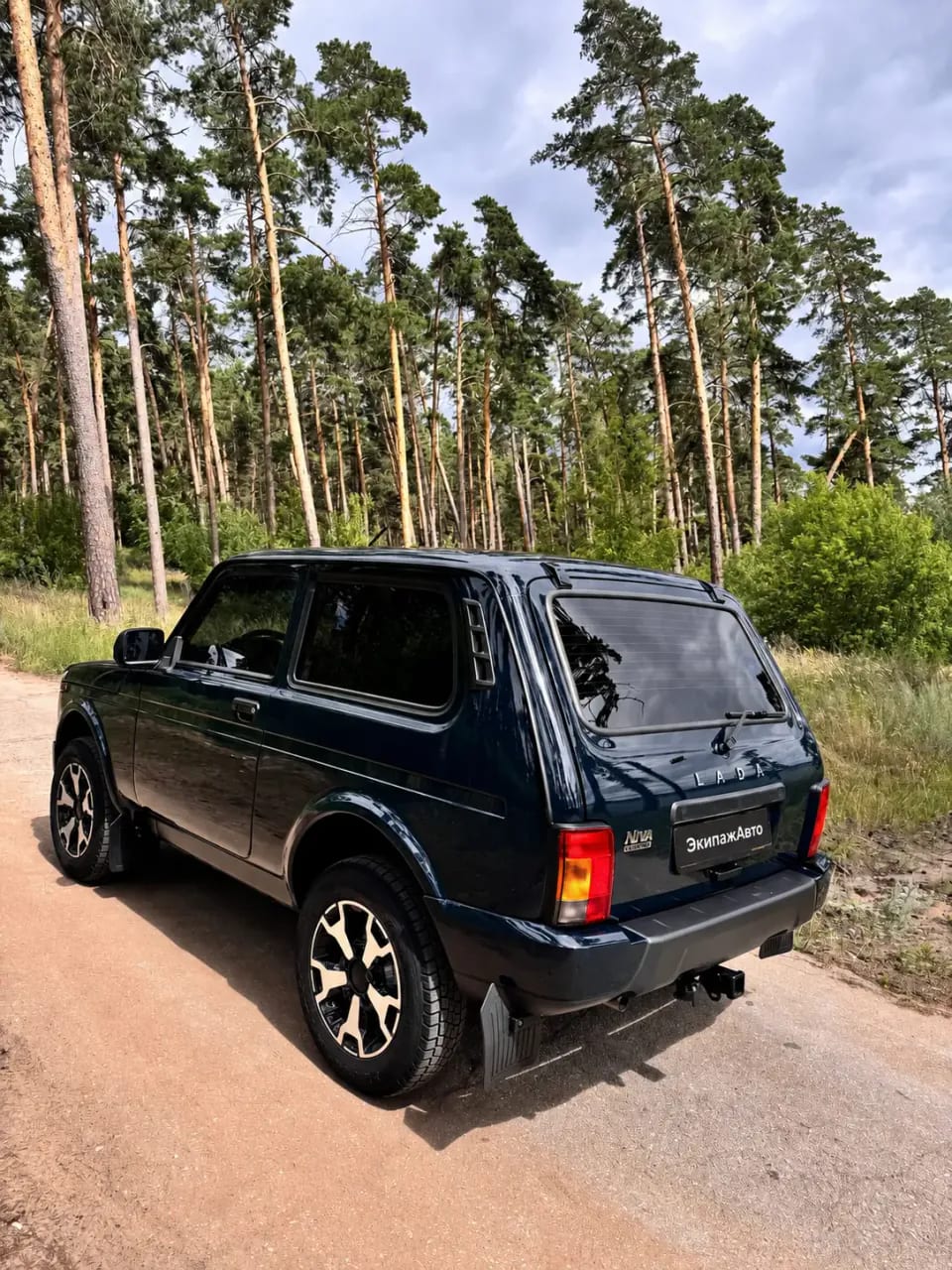 Lada Niva Legend 2024 года, вид сзади в три четверти