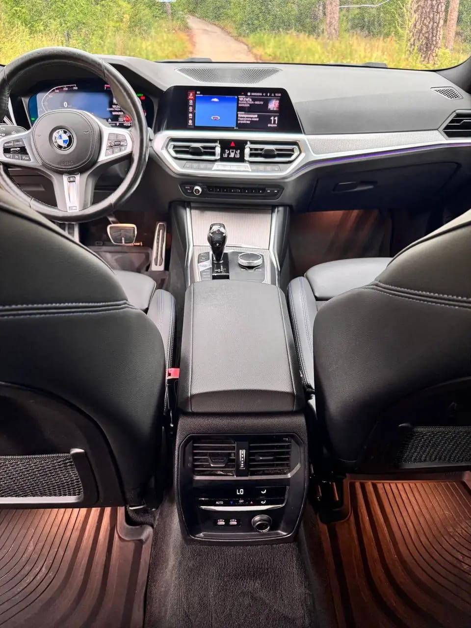 Салон BMW 3 Series 2021 года