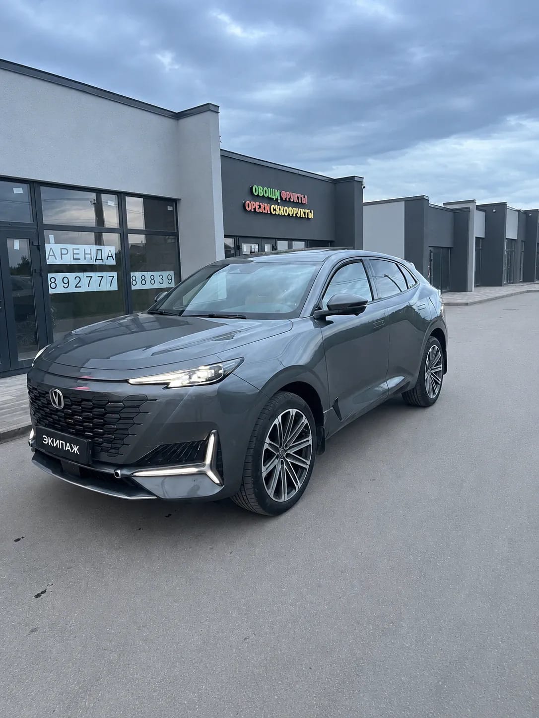 Changan UNI-K 2024 года для аренды в ЭкипажАвто