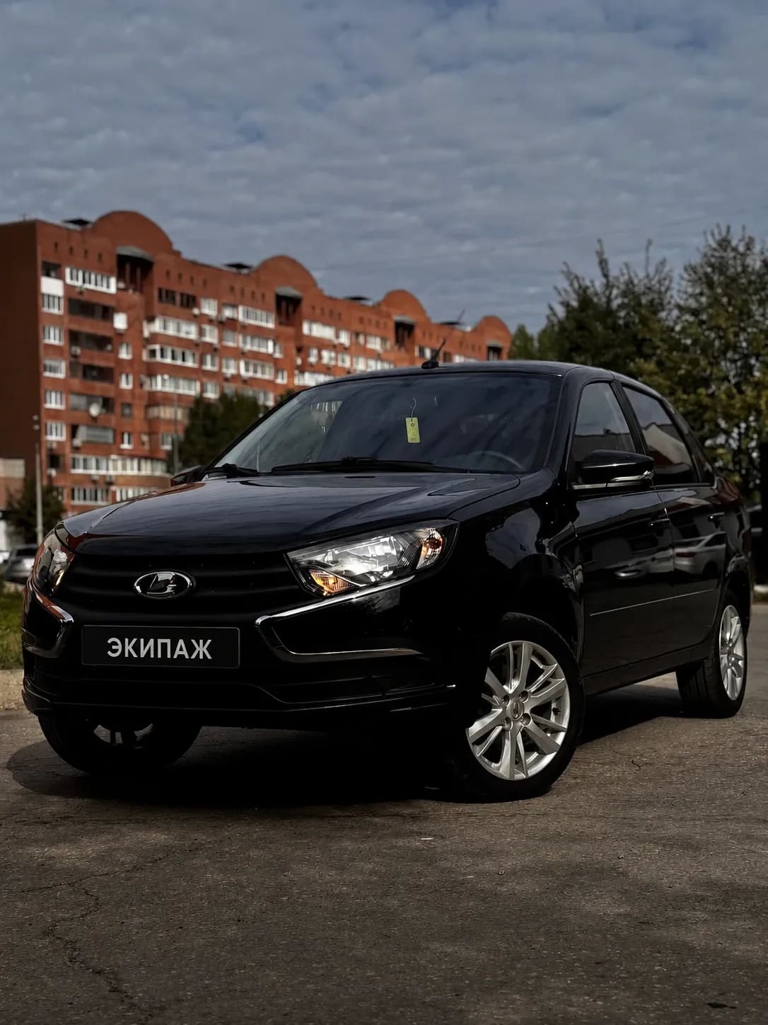 Lada Granta FL 2024 года для аренды в ЭкипажАвто
