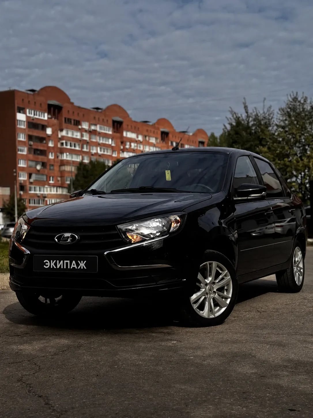 Lada Granta FL 2024 года для аренды в ЭкипажАвто